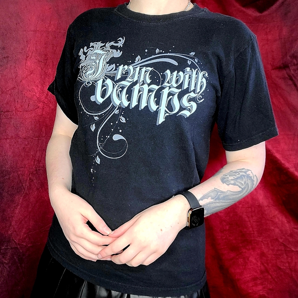 Y2k Twilight New Moon I run with Vamps movie tshirt